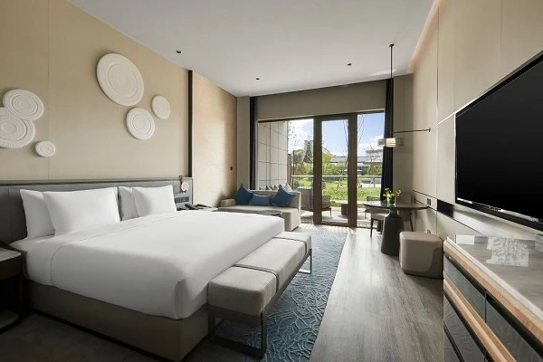 Qujing Jinzuo Hotel guest room IPTV deployment