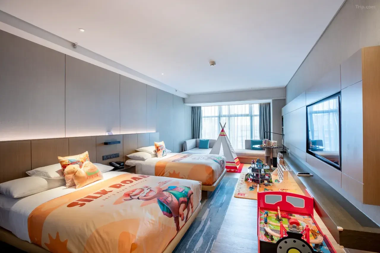 Qujing Jinzuo Hotel guest room IPTV deployment