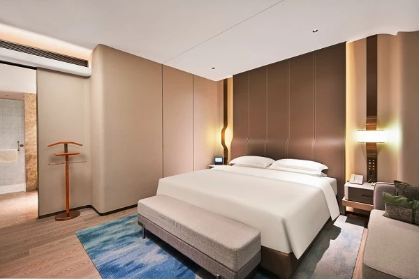 Qujing Jinzuo Hotel guest room IPTV deployment