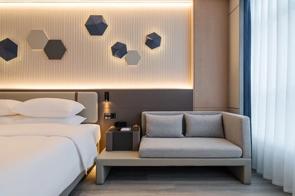 Qujing Jinzuo Hotel guest room IPTV deployment